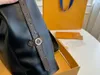 Yeni Carryall Zincir Alışveriş Çantası Tüm Siyah Koyu Taşıma Kargo Kadın Çanta Tasarımcısı Lüks Omuz Çantası Tote Basit Çapraz Vücut Sırt Çantası M24861