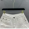 Kvinnors shorts sommar kryddig tjej hålbrytande denim 2000-talet stil y2k 2024 vita tofsar lågmäster byxor sexig en linje