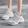 Chaussures de fitness Sports pour femmes Blanc Chunky Platform Sneakers Vulcanize Femme Designer Tennis Running Casual Shoe Woman plus 41 42 43