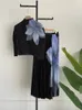 Модная печать с высокой шеей эластичной тонкой фитинговой футболки с длинной плиссированной юбкой с двумя частями 2024 Осенняя элегантная женская юбка набор 240423