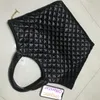 10a Maxi Tote Bag Designer Bag Женщины роскошные сумочки Y кожаный пляжный пакет с большие сумки для торговых точек черный 3 -й размер высококачественный туристический швабл пакет сумочка