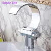 Grifos de fregadero de baño Cobre Manijas de doble orificio de un solo agujero y matriz de lavabo en cuencas frías Caborrilla creativa de agua Tapas de vaso de agua