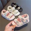 Girls Sandals Summer Fashion Prinses schoenen zachte zool medium grote kinderen casual open teen platte strandschoenen peuters 240417