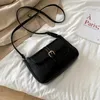 SOLDI PERCHIE 2024 Vintage Piccola casual Flatta Fasci Campo Crossbody Bag Female Ladie Satchel Elegant Clutch Borsies