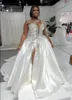 Biała suknia balowa sukienki ślubne bez ramiączki z koralikami koralikami jeden długie rękawy boczne pick-upy zdejmowane spódnice arabskie sukienki ślubne