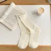 Chaussettes de femmes Spring et automne des femmes pour femmes Absorption de transpiration en vigueur blanche mince de la sueur respirante