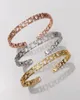 Sprzedawanie 18 -karatowej biżuterii Złotą Ekwencjonalną modę wąskie błyszczącą błyszczącą literę CHC Kształt Kształt Bangle Open Pulsera Złota bransoletka FI7417855