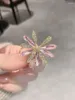 Broches Crystal Glass Little Daisy bloemenbroche vrouwelijke eenvoudige persoonlijkheidspenpak anti-exposure ornament voor vrouwen