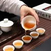 Zestawy herbaciarskie Zestawy chińskie turnie kung fu herbaty ceramiczna przenośna porcepa porcelanowa gaiwan herbata filiżanki kubek ceremonii herbaty czajni