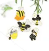 Cartoon Bee Honey broches Sweet mignon épingles en émail créatives sac à dos badges denim de la mode bijoux de haute qualité cadeaux pour frie3644672