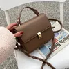 Sacs à bandoulins Niche Design Premium Handbag Fashion Retro Messenger Sac Mesquer Western Portable Slewing Arm Dual-Use
