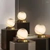 Lampes de table plly lampe nordique moderne créative vintage en laiton de bureau léger en verre LED décor de balle pour la maison chambre à coucher de chambre à coucher