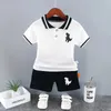 Baby Little Boys Odzież Zestaw Summer White Black Kids Sport garnitur maluch chłopców formalne zestawy ubrania 1 2 3 4 5 lat 240426