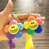 Creatieve cartoon kleurrijke timmer kleine poppen sleutelhanger auto hangende accessoires stel schooltas hangende accessoires sleutelhanger
