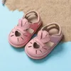 Sommar spädbarn sandaler baby flickor antikollision småbarn skor älskar mjuk botten äkta läder barn barn strand 240416