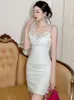 Robes décontractées exquise élégante robe blanche femme célébrité design sexy ruffles brodés fleuris