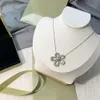 Vanclef Necklaces Designer Jewelry Pendant Necklaces Sunflower Necklace Large Flower Pendant V Gold Diamond Clover Same Sweater Collar Chain