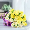 Decoratieve bloemen 6 stks gemengde kleur madeliefjes kunstmatige plant huisdecoratie ornament 2 stks witte paars gele madeliefjes)
