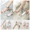 2024 Nuovi sandali di tacco spessa di lusso per donne versatili bianchi minimalisti in estate Gentle nel tallone medio con fibbia romano tacchi alti