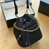 Designer Nuova borsa per secchio ricamata in deposito con spallacci regolabili, consigliato per viaggi leggeri nella borsa a tracolla estiva