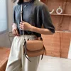 Sacchetti di spalle retrò sacca 2024 sella primaverilo portatile solido guscio singolo crossbody semplice femminile