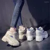 Fitness ayakkabıları moda bahar beyaz renkli kadın platform spor ayakkabılar 10 cm yüksekte görünmez artış sıradan kadın takozlar tıknaz