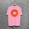 ピンク色のショートパンツメンズパープルシャツグラフィックティーデザイナーTシャツダックカラーショートスリーブラウンドクルーネックファッションヒップホップポロ
