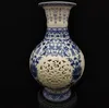 Jingdezhen chinois Blanc Blue Bleu Porcelaine peinte à la main Vase sculptée 3900938