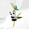 ブローチ高品位のかわいいパンダ中国のブローチユニセックス豪華なデリケートグリーン竹の葉のクリスタルメタルピンデザインセンス装飾ギフト