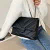 Borse a tracolla catena di moda trapuntata per donne 2024 Piccolo lembo a V-Line Borsa a tracolla Ladys Luxury PU Leather Crossbody Borse