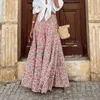 Kjolar vintage boho kjol för kvinnor elastisk midja bohemisk tryckt flytande golvlängd strandkant rufsar lager maxi lång