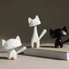 Tierstatues Wohnkultur moderne Skulpturharz -Ornamente für die Wohnzimmerdekoration Desktop Tisch Kawaii weiße schwarze Katze 240430