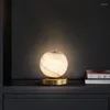 Lampes de table Ronin Nordic Lampe moderne créative vintage Brass Desk Light LED Glass Ball Decor For Home salon Chambre de chambre à coucher