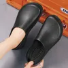 Sandalen mannen slippers paren tuin verstoppen vrouwen olie-proof chef schoenen comfortabel sandaal voor huisdierwerkers buiten wieden