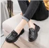 Sapatos casuais lazer vintage mocassins 2024 tênis de couro genuíno de couro plataforma brogues Brogues Ladies Autumn woman balés