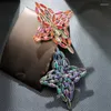 Broches Arrivée Crystal Cross pour femmes Grands accessoires de combinaison de mode Pin vintage 2 couleurs disponible