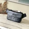 24SS Top Luxury Handbag Designer Black Cowhide Press Crocodile Chest Bag Series New S Lock Sling Handväska Mäns bröstväska Crossbody Bag Axel Bag Wallet 21cm