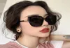 Lunettes de soleil Brand Designer Cat Eye Woman Vintage Black Mirror Sun Glasse pour la mode Big Frame Cool Sexy Femme OCULOS8090408