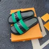 Designer sandaler män kvinnor tofflor trycker botten blommor tofflor äkta läder låga klackar gummi män glider bländande blommor plattform reglage loafers