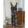 Casual jurken vakantiestijl sexy diepe v-neck bloemen print zwarte slanke jurk mouwloze retro elegante vrouwelijke chiffon vest lang