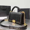 Louls Vutt Ladies Fap Mini Sacs de créateurs à bandoulière Couleur solide en cuir authentique Classic Handbags Gold-Tone Metal Chains Snake Patter Po Osqo