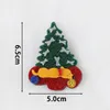 Broches glitter kerstboomhond acryl reversspelden voor dameskleding schattige cartoon dierenbotbadbadges pin sieraden