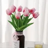 Kwiaty dekoracyjne 5pcs Pu Tulip Artificial Bouquet Fake Decoration Wedding Materiały