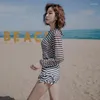 Frauen Badebekleidung Frauen ein Stück Badeanzug mit Streifen Langarmabdeckung Korean Beach Kleidung gepolstert Push -Up Badanzug Monokini Stahlring