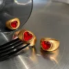 INS RETRO übertrieben Ruby Heart Ring weibliche Modepersönlichkeit Bronze Tide Marke Hip-Hop All-Match Jewelry Geschenkzubehör 2024502