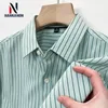 Business Casual Striped Mens Shirt à manches courtes collier léger Menties Summer Top Vintage Green Mens Shirt.M-3XL 240428