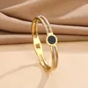 Bracelet en acier inoxydable personnalisé de Bangle pour femmes Numéros romains Hollow Roman adaptés comme cadeau de vacances pour votre petite amie