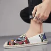 Lässige Schuhe Männer Canvas Fashion Persönlichkeit Cartoon Slas Vulkanisieren Sommer Nicht-Schlupf-Mann flach Oxford Slip auf Stoff 44