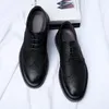 Casual skor män läder snörning brogues oxford lägenheter för svart handgjorda vintage sneakers bröllop