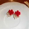 Bengelen kroonluchter glooiende bloemblad parel oorbellen voor vrouwen licht luxe hoogwaardige rode stud oorbellen nieuwe Koreaanse mode stijlvolle sieraden vrouwen